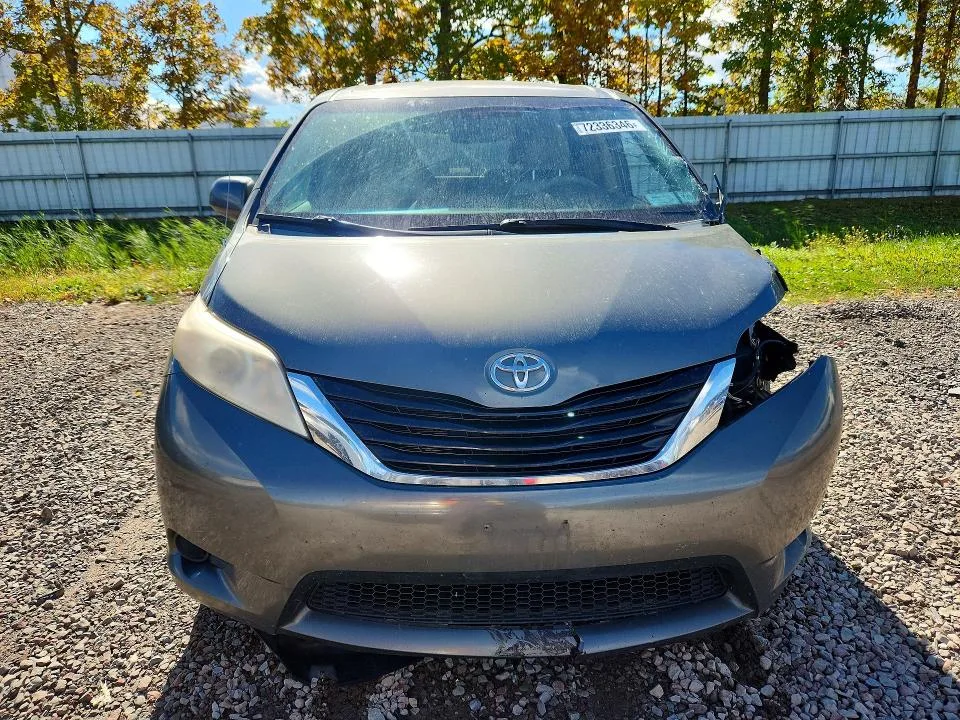 5TDKK3DC9BS073652 — 2011 TOYOTA SIENNA photo 5