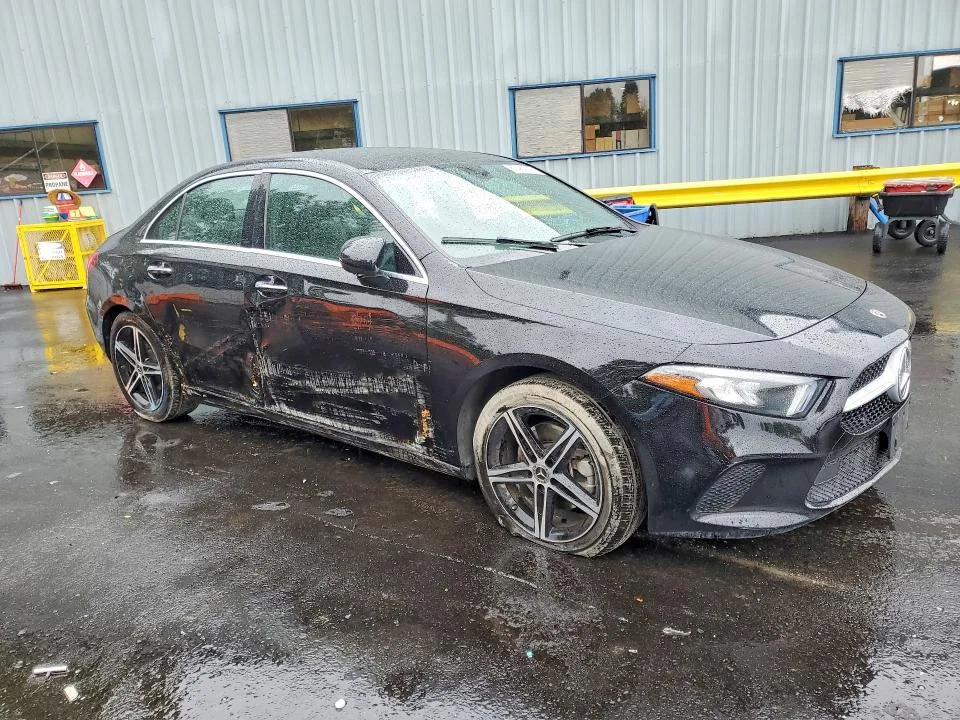 WDD3G4FBXKW035417 — 2019 MERCEDES-BENZ A photo 4