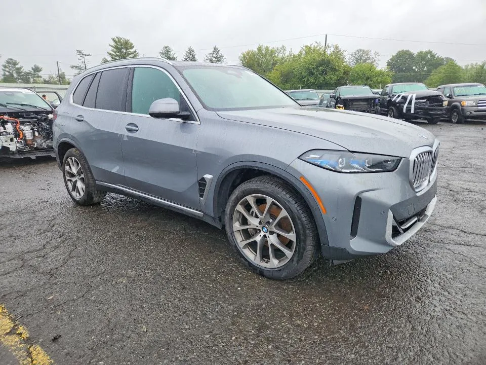 5UX23EU04R9V17963 — 2024 BMW X5 photo 4