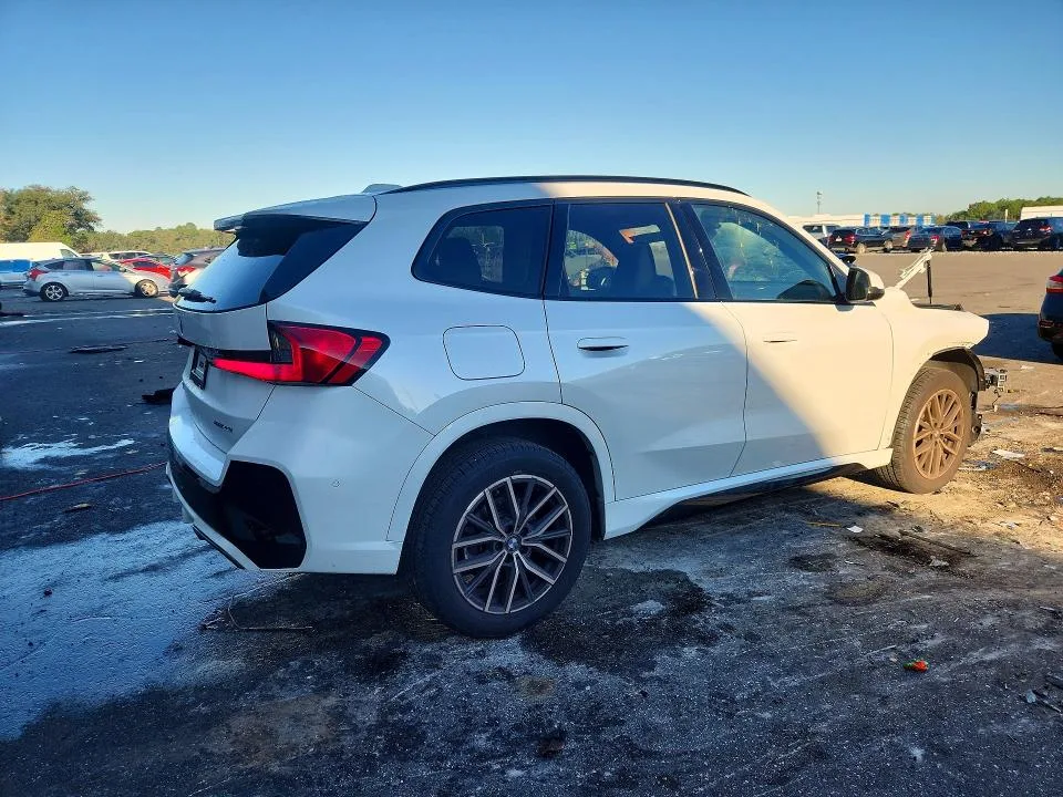 WBX73EF0XS5226016 — 2025 BMW X1 photo 3