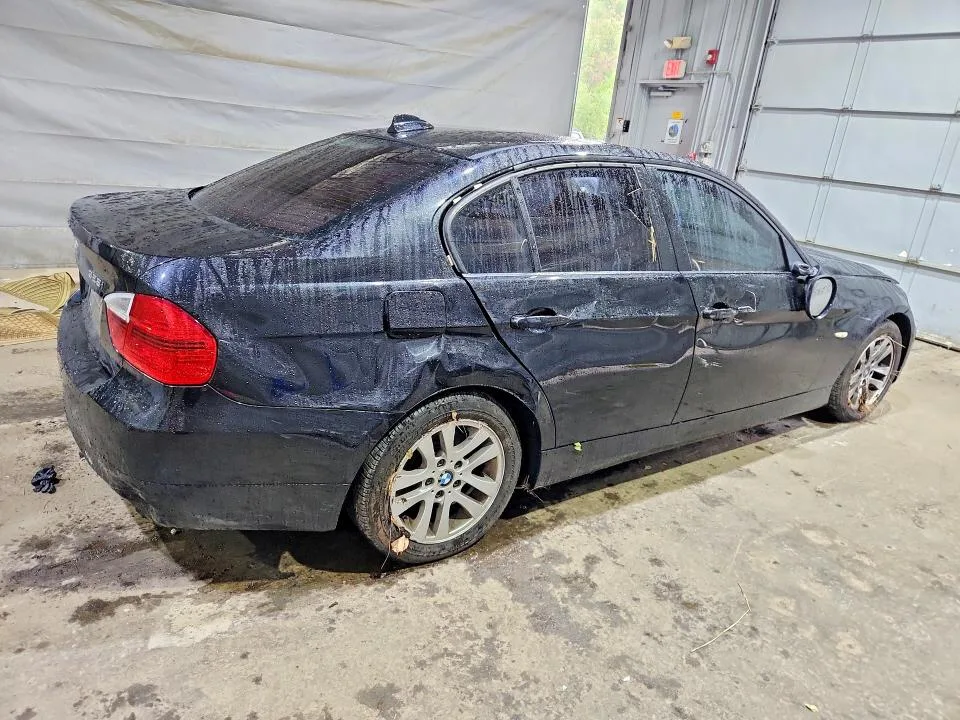WBAVA37597NL17436 — 2007 BMW 328 photo 3