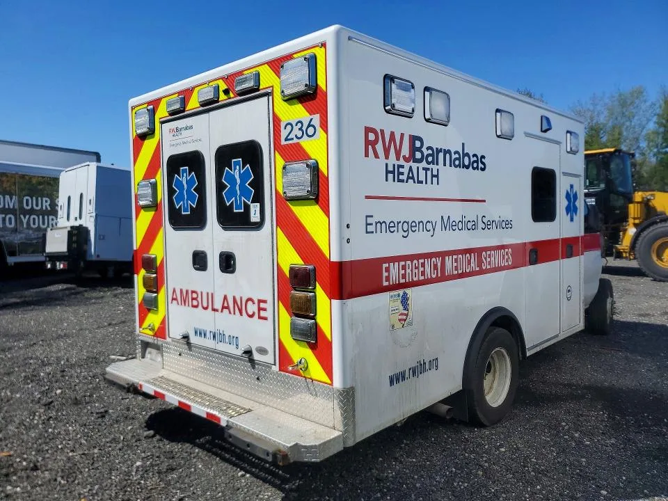 1FDWE3FSXKDC73136 — 2019 FORD E-350 photo 3