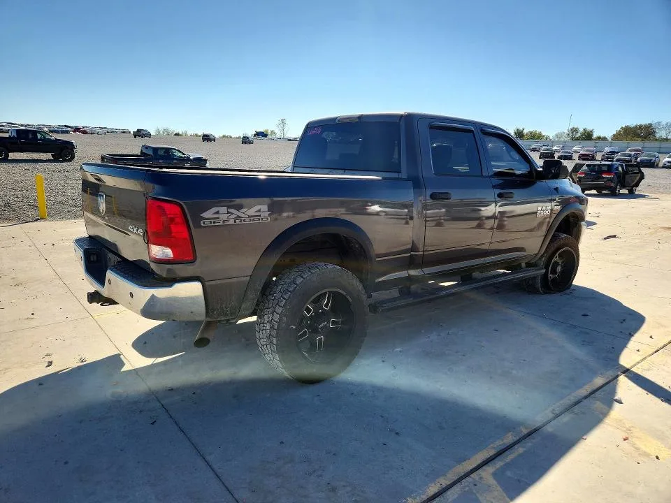3C6UR5CJ3HG684887 — 2017 RAM 2500 photo 3