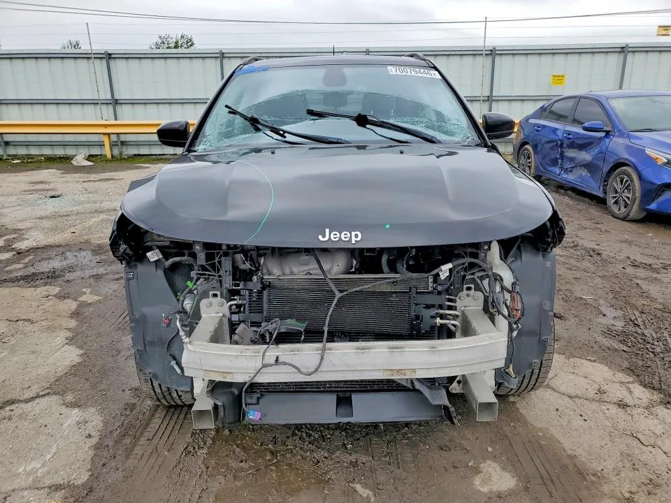 3C4NJDBB3JT115849 — 2018 JEEP COMPASS photo 5