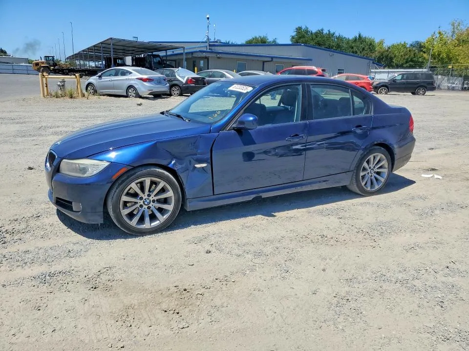 WBAPH5C57BA443798 — 2011 BMW 328 photo 1