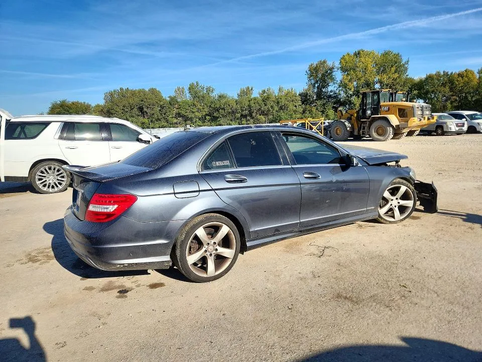 WDDGF4HB1EA964351 — 2014 MERCEDES-BENZ C photo 3