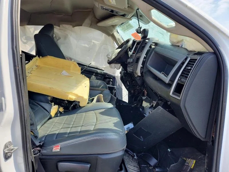 3C63R3GL6GG374338 — 2016 RAM 3500 photo 7