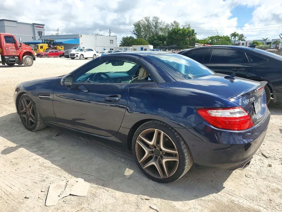 WDDPK5HA4DF051111 — 2013 MERCEDES-BENZ SLK photo 2
