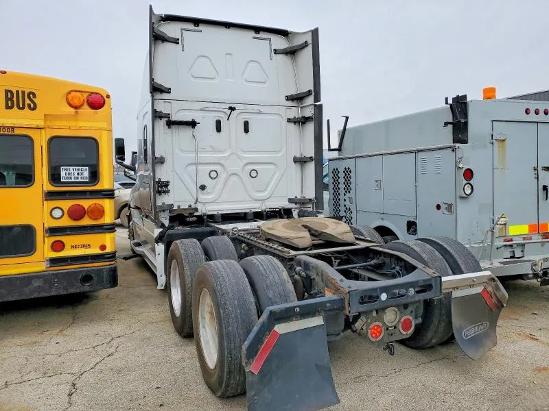 3AKJHHDR6KSKF5928 — 2019 FREIGLINER CASCADIA 126 photo 3