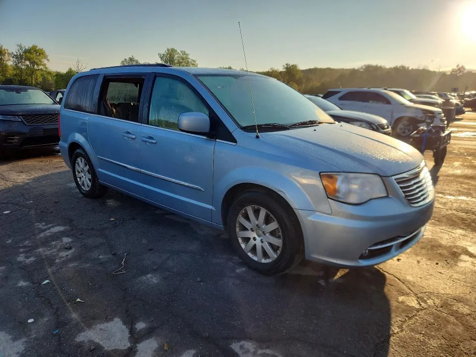 2C4RC1BG6DR564889 — 2013 CHRYSLER TOWN & COUNTRY photo 4