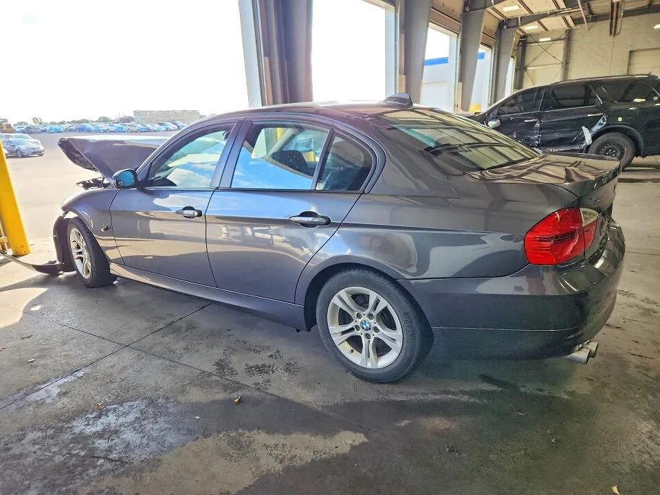 WBAVC73528KX90315 — 2008 BMW 328 photo 4