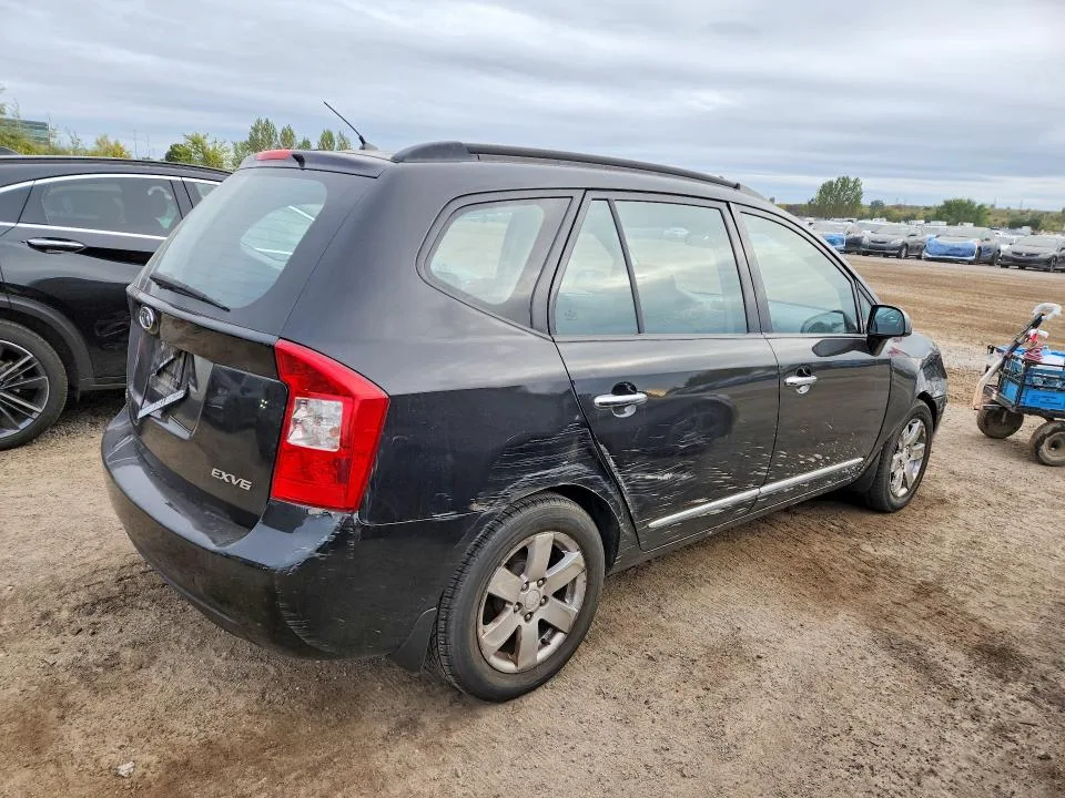 KNAFG526987148068 — 2008 KIA RONDO photo 3