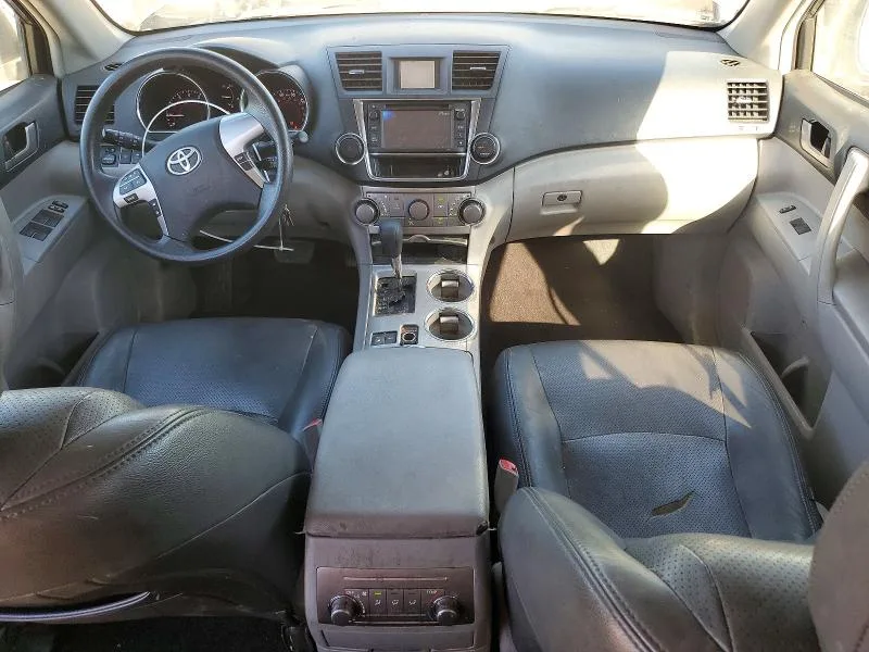 5TDBK3EH3DS274458 — 2013 TOYOTA HIGHLANDER photo 8