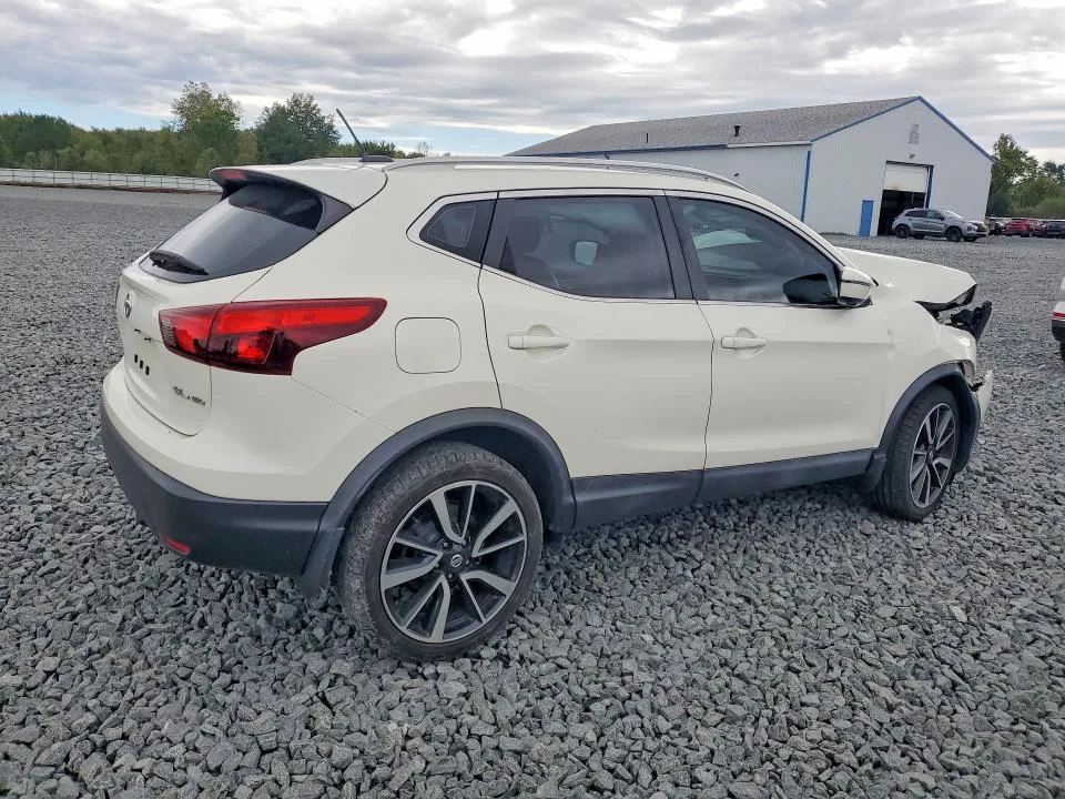 JN1BJ1CR2HW107116 — 2017 NISSAN ROGUE SPORT photo 3