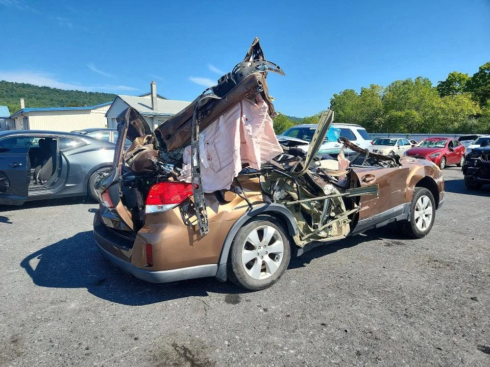 4S4BRBKC5B3342719 — 2011 SUBARU OUTBACK photo 3