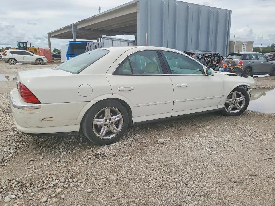 1LNHM87A02Y622456 — 2002 LINCOLN LS photo 3