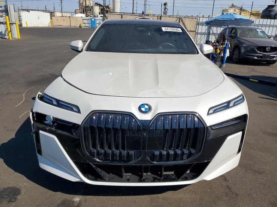 WBA23EH08SCU84676 — 2025 BMW 740 photo 5