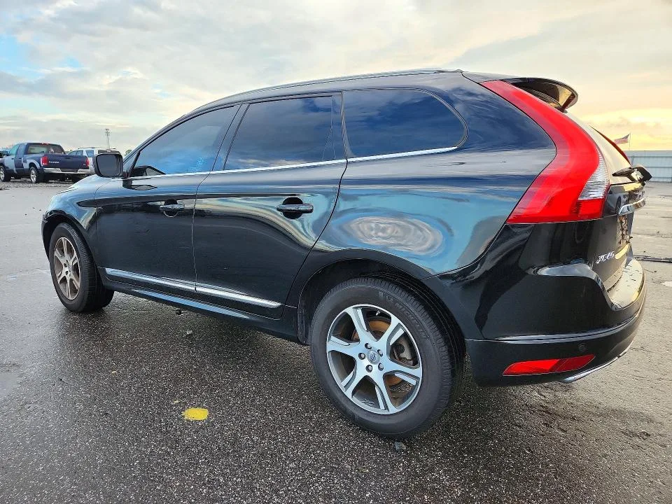 YV449MDK2F2649237 — 2015 VOLVO XC60 photo 2