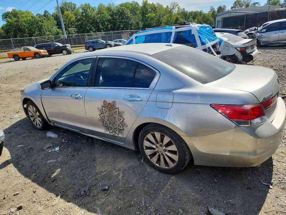 1HGCP3F84CA002101 — 2012 HONDA ACCORD photo 2