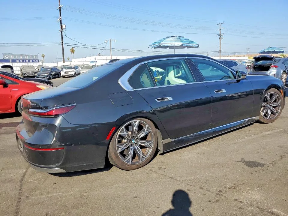 WBY43EJ06RCR30080 — 2024 BMW I7 photo 3