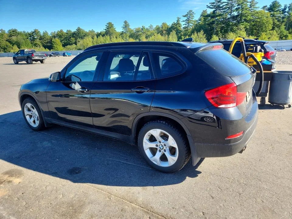 WBAVM1C53FV318307 — 2015 BMW X1 photo 2