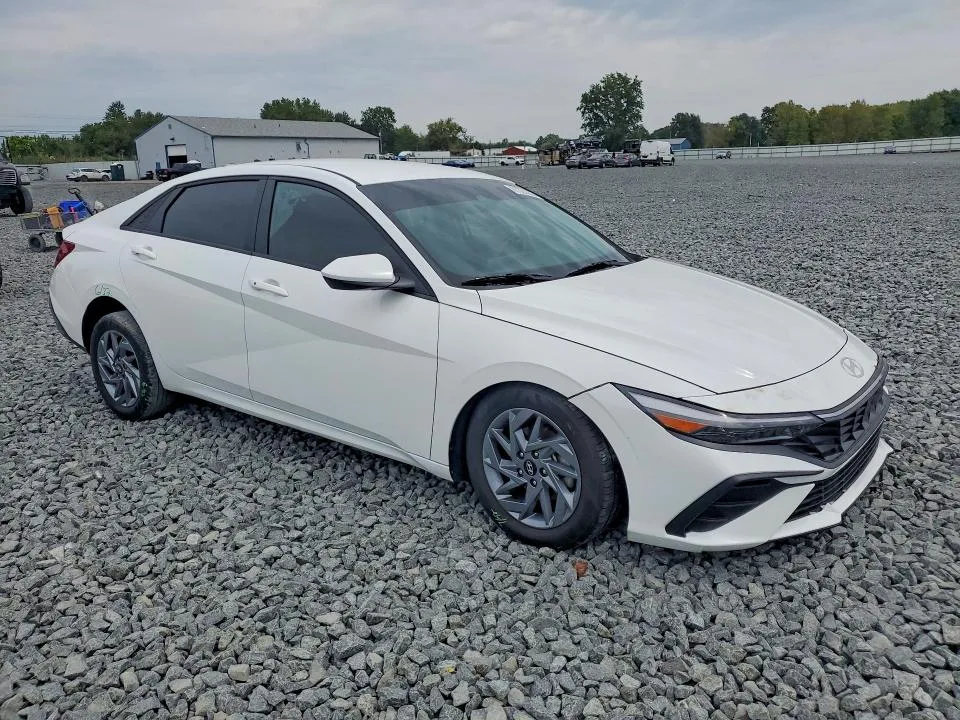 KMHLM4DG5RU759079 — 2024 HYUNDAI ELANTRA photo 4