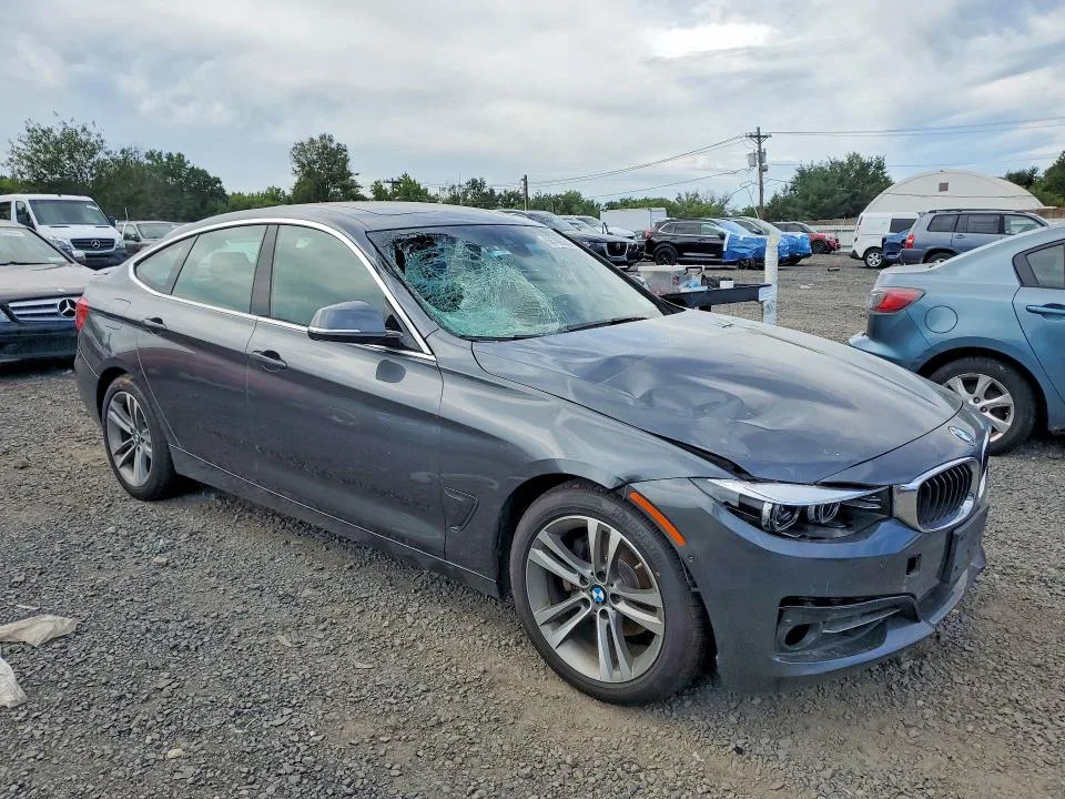 WBA8Z9C32HG826397 — 2017 BMW 330 photo 4
