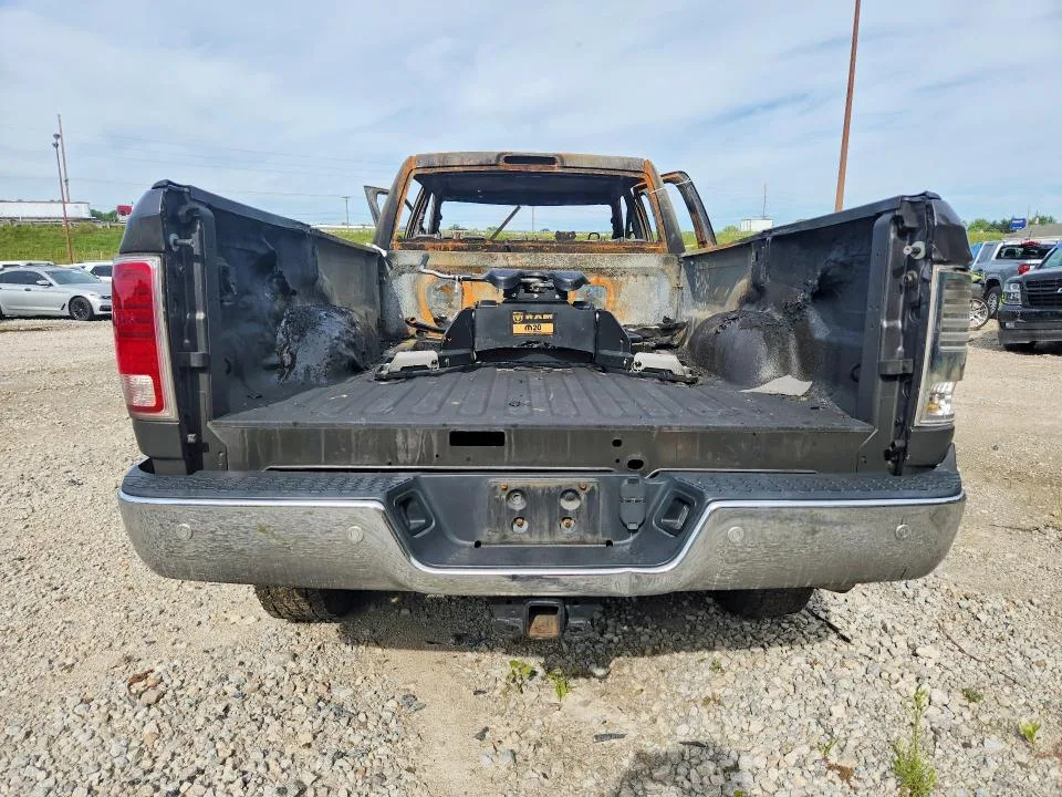 3C63R3JL8JG253620 — 2018 RAM 3500 photo 6