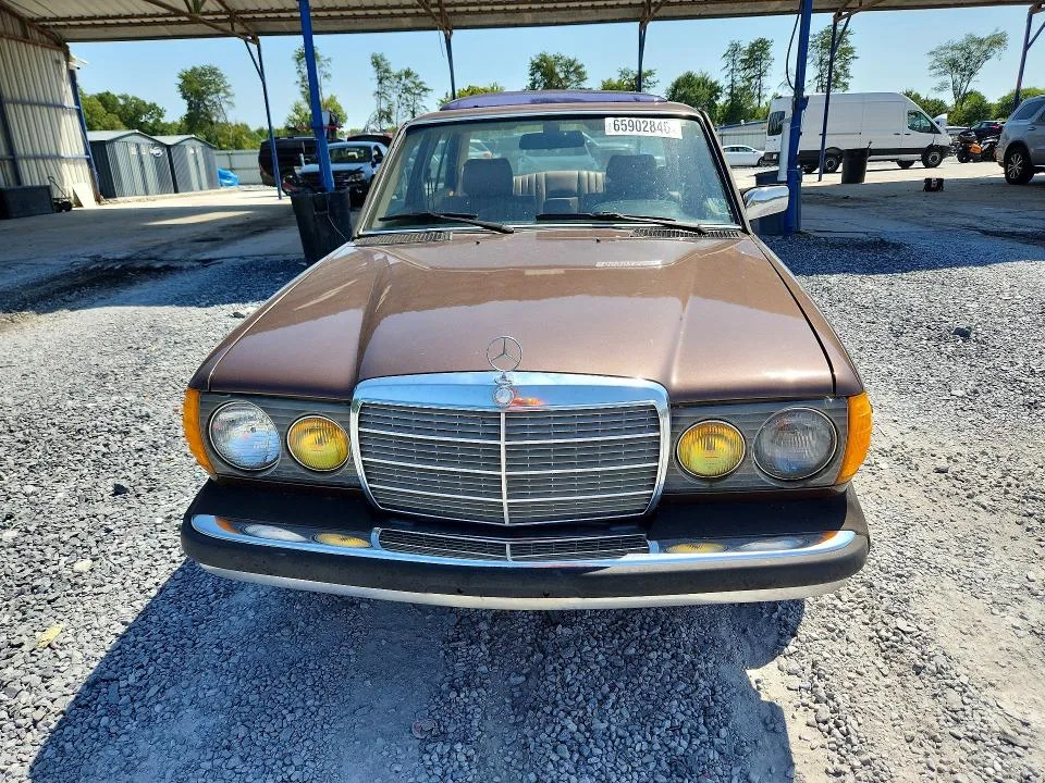 WDBAB33CXFA272238 — 1985 MERCEDES-BENZ 300 photo 5