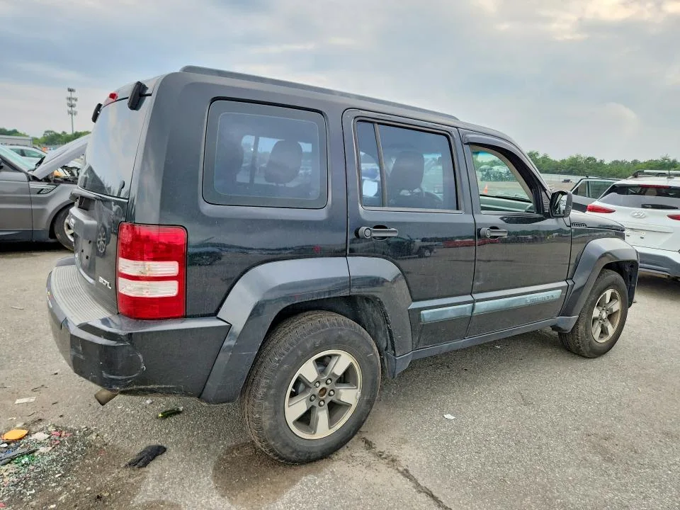 1J8GN28KX8W255712 — 2008 JEEP LIBERTY photo 3