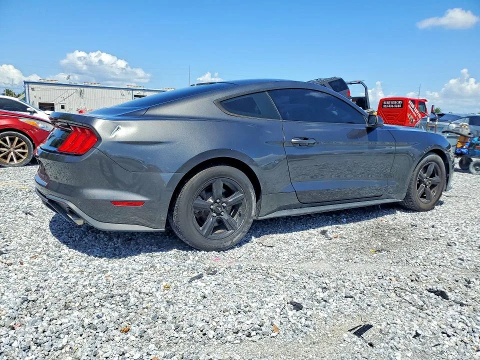 1FA6P8TH1J5179228 — 2018 FORD MUSTANG photo 3
