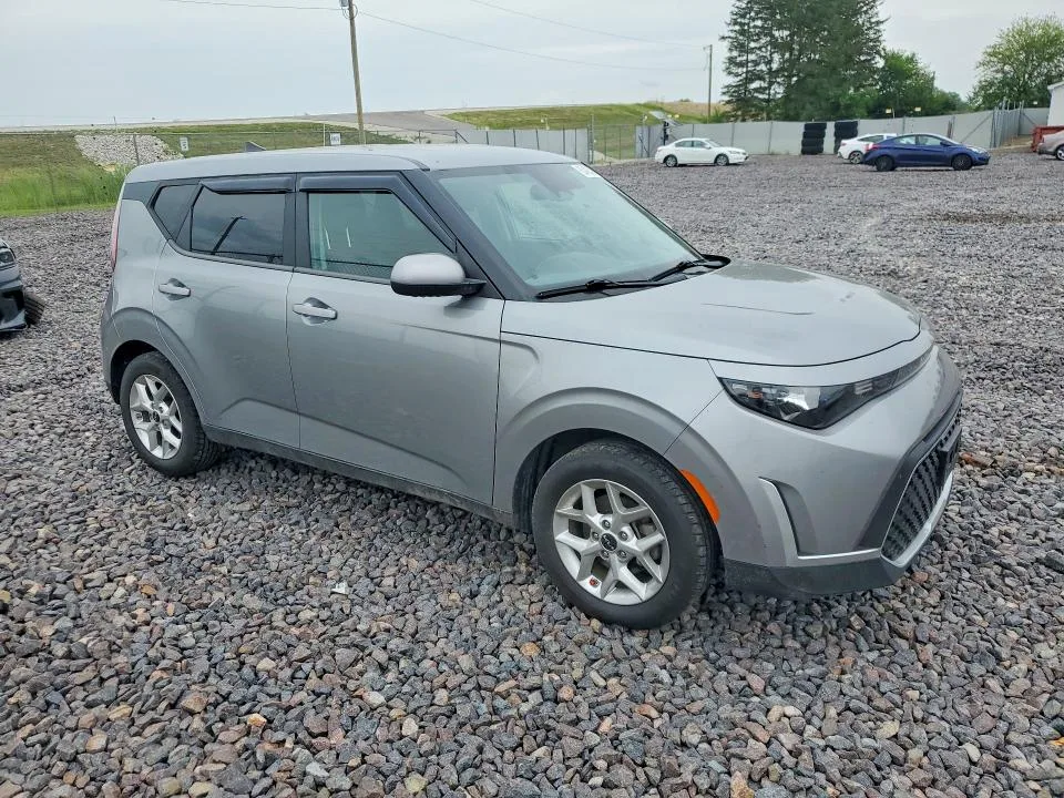 KNDJ23AU7P7876860 — 2023 KIA SOUL photo 4