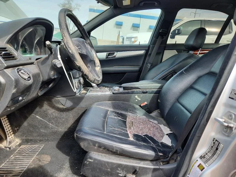 WDDGF5EB4AF379965 — 2010 MERCEDES-BENZ C photo 7