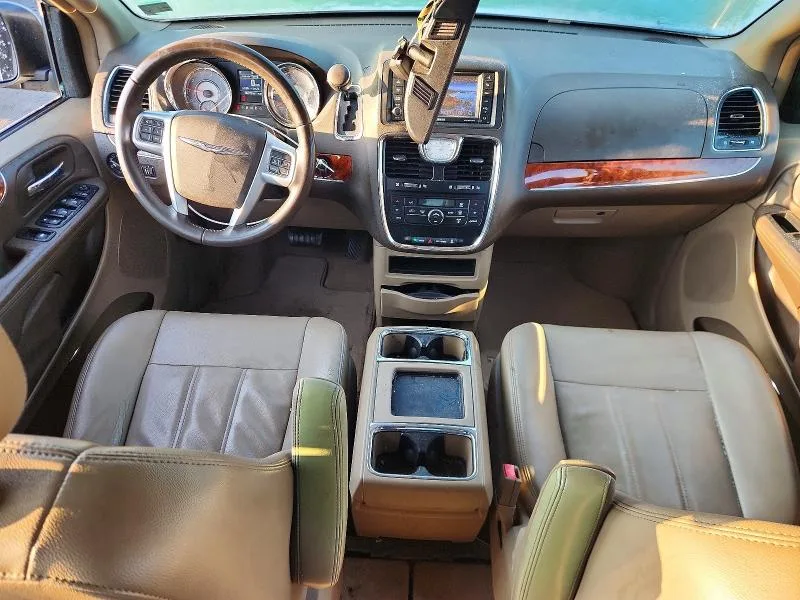 2C4RC1BG6DR564889 — 2013 CHRYSLER TOWN & COUNTRY photo 8