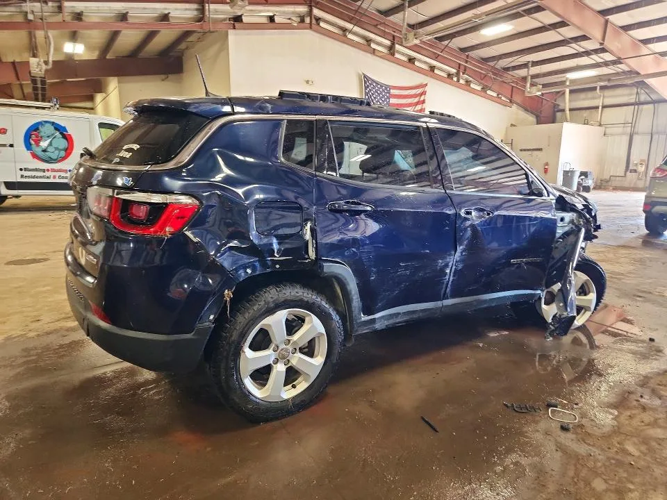 3C4NJDBB8KT807008 — 2019 JEEP COMPASS photo 3