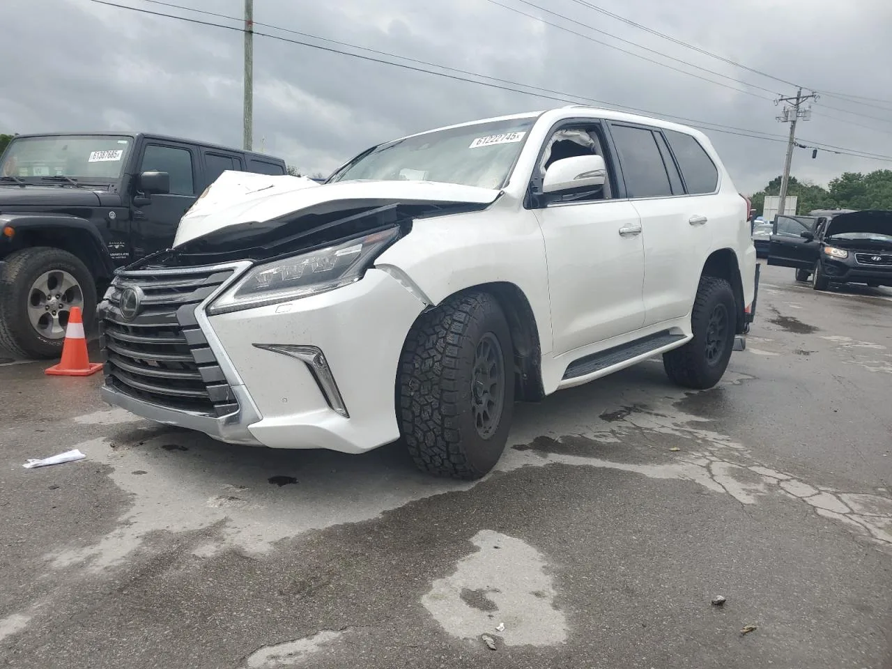 JTJDY7AX8L4316755 — 2020 LEXUS LX photo 11