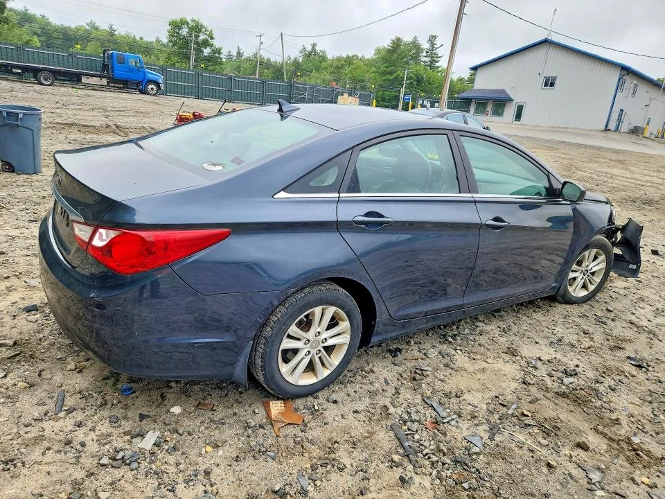 5NPEB4AC2BH175677 — 2011 HYUNDAI SONATA photo 3