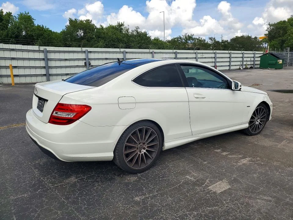 WDDGJ4HB7CF847548 — 2012 MERCEDES-BENZ C photo 3