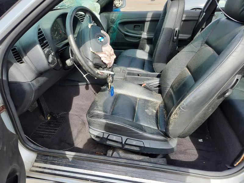 WBADW3C56CE821942 — 1998 BMW 323 photo 7
