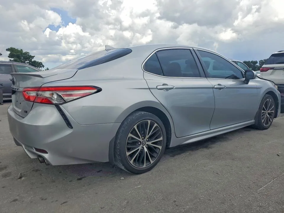 4T1B11HKXKU226152 — 2019 TOYOTA CAMRY photo 3