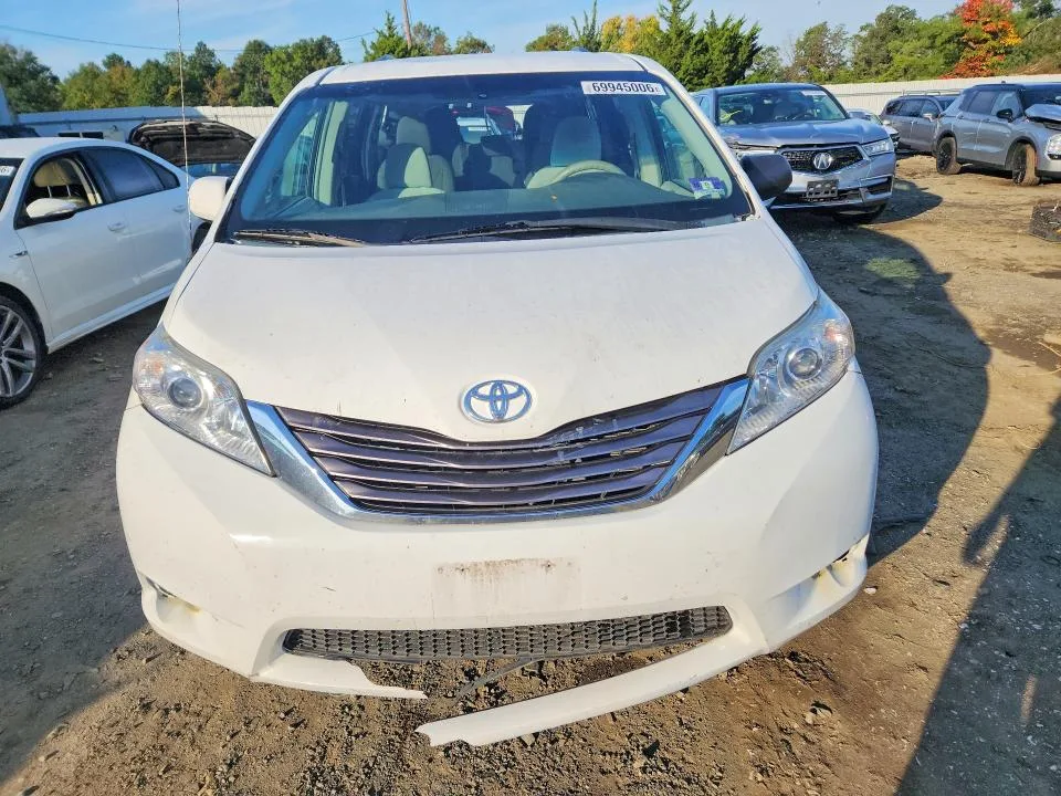 5TDKK3DC0BS122995 — 2011 TOYOTA SIENNA photo 5