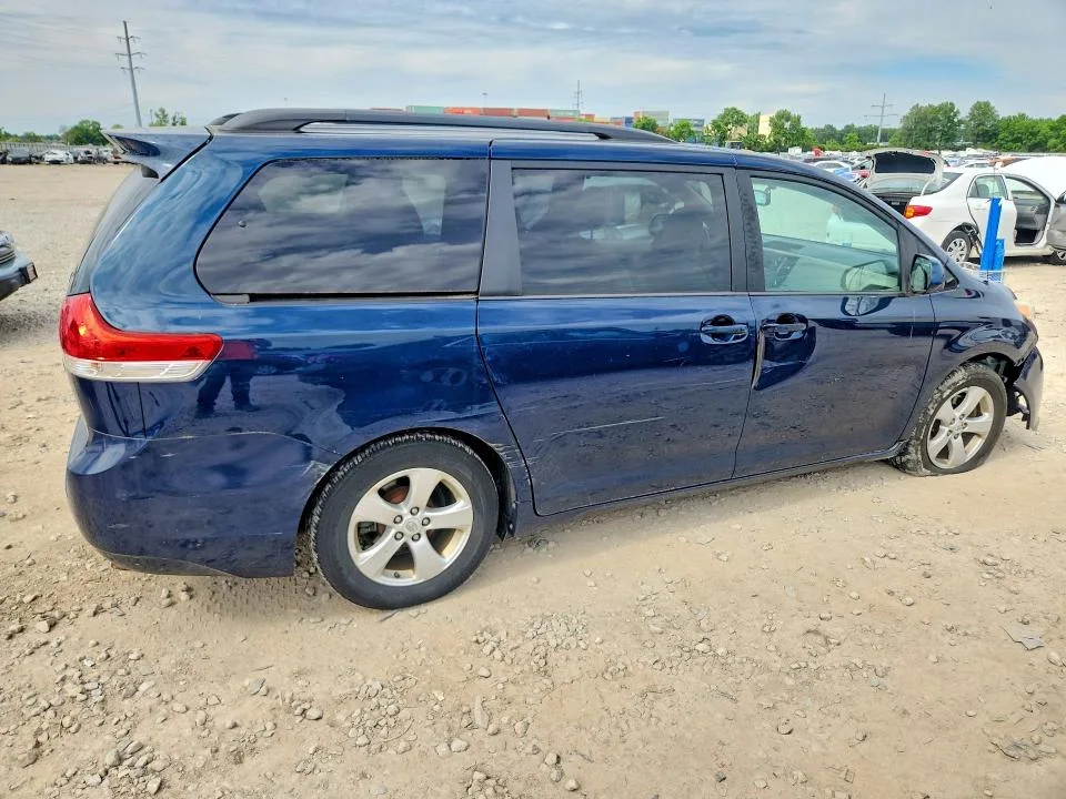 5TDKK3DC7CS245727 — 2012 TOYOTA SIENNA photo 3