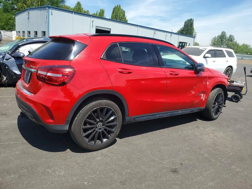 WDCTG4GB0JJ462992 — 2018 MERCEDES-BENZ GLA photo 3