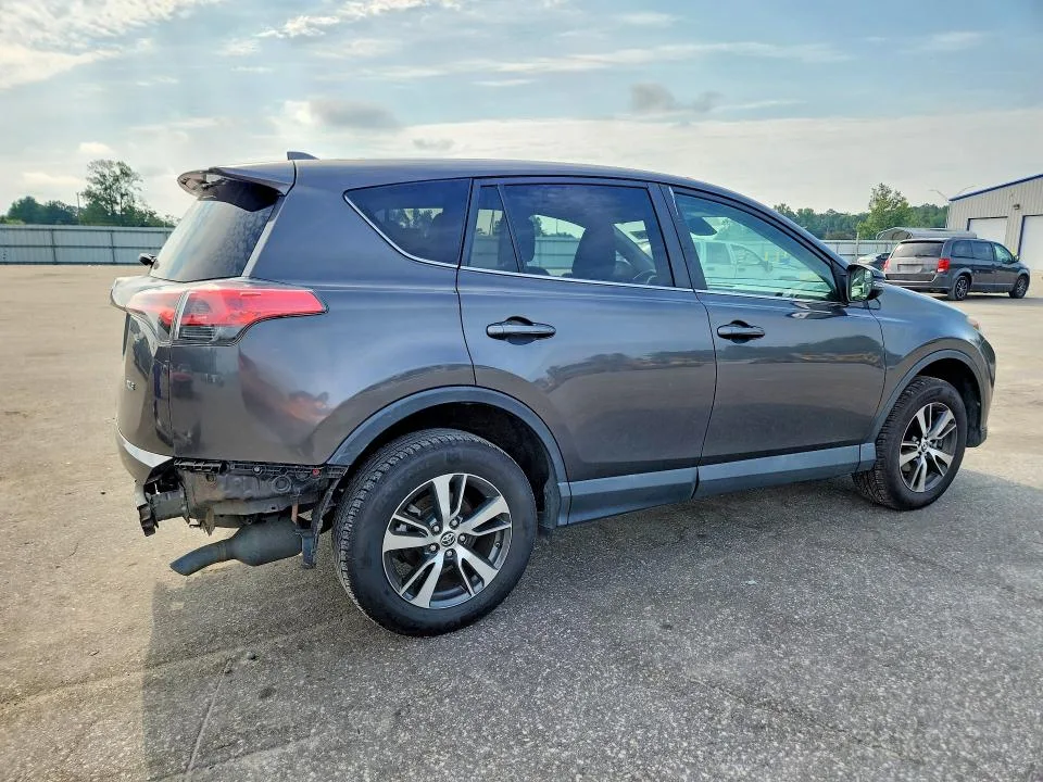 2T3WFREV1JW477812 — 2018 TOYOTA RAV4 photo 3