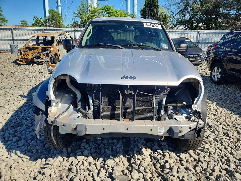 1J4GL48KX6W115322 — 2006 JEEP LIBERTY photo 5