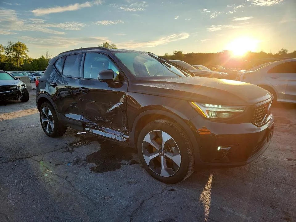 YV4L12UC1S2495825 — 2025 VOLVO XC40 photo 4