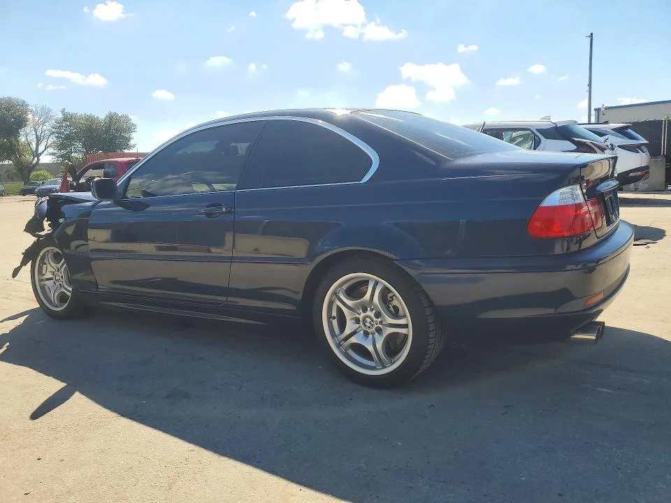 WBABD53424PL10010 — 2004 BMW 330 photo 2