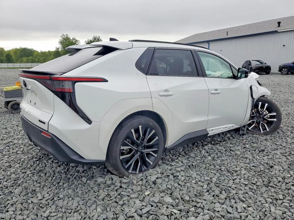 JTMBDAFBXTA001750 — 2026 TOYOTA BZ photo 3