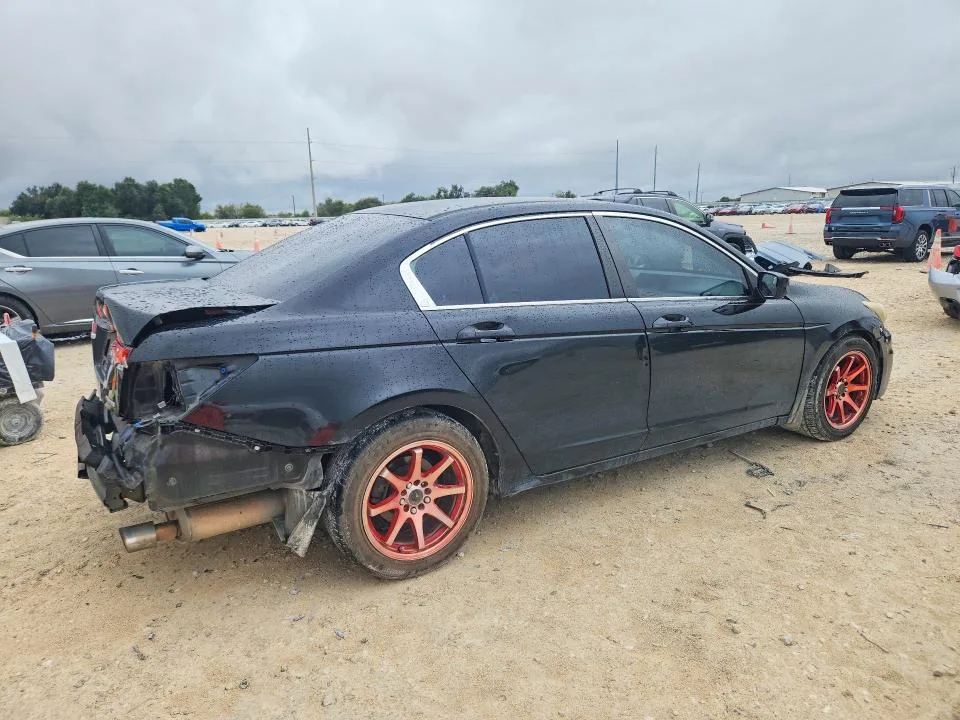 1HGCP2F69BA089372 — 2011 HONDA ACCORD photo 3