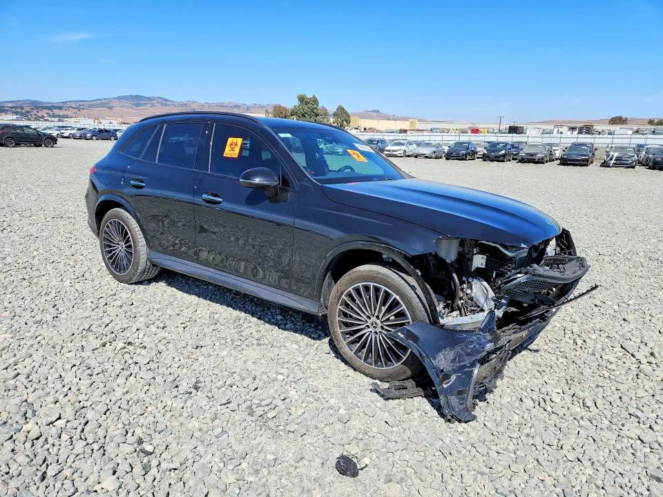 W1NKM4GB7SU083300 — 2025 MERCEDES-BENZ GLC photo 4